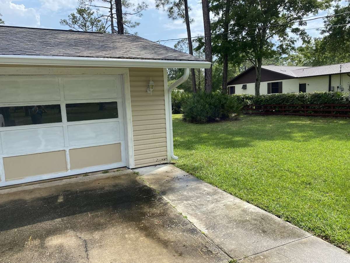 Seamless gutters installed on a Middleburg, FL home